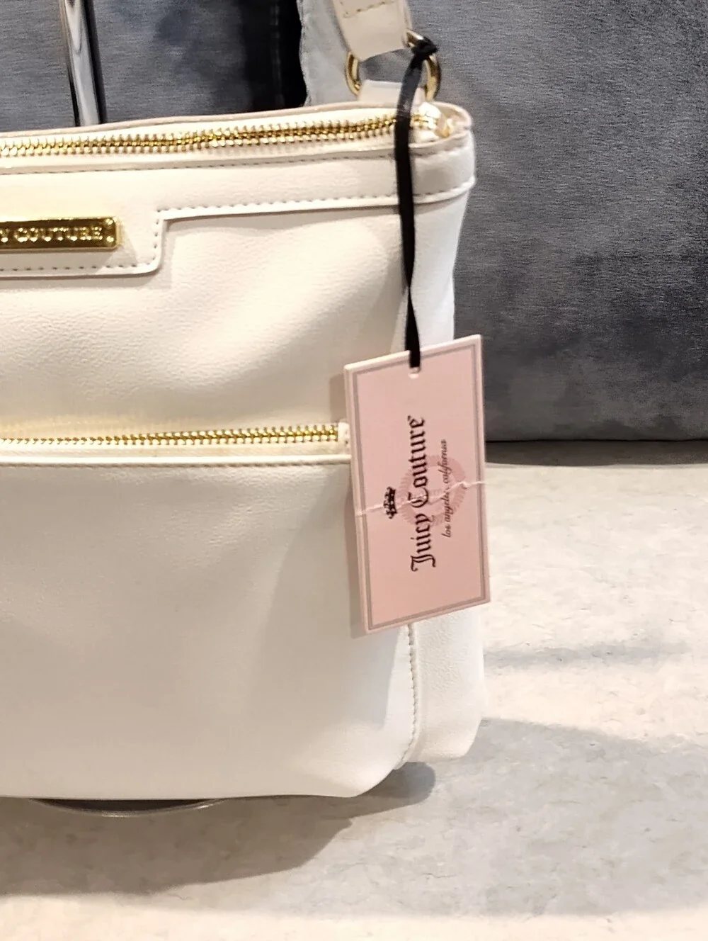 NWT VINTAGE JUICY COUTURE WHITE LEATHER CROSSBODY BAG W/ EMBOSSED BLACK STRAP